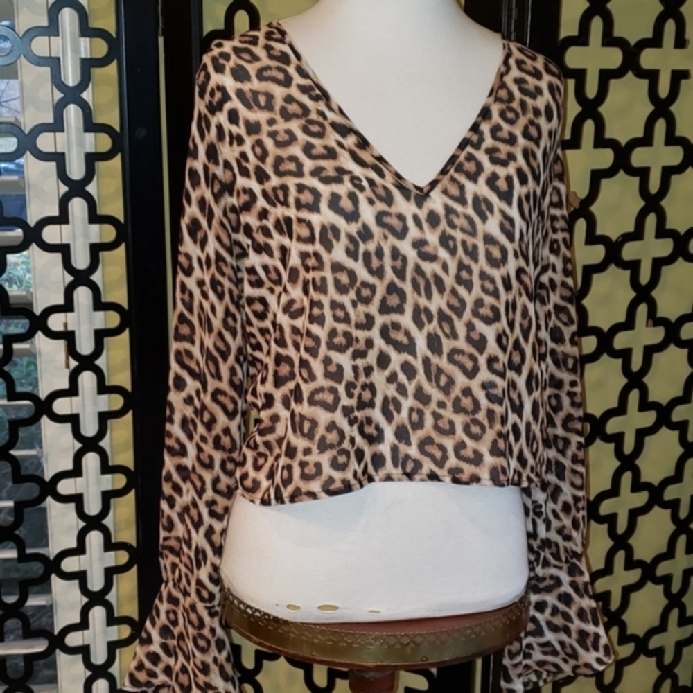 FOREVER 21 LEOPARD LONG‎ SLEEVE TOP